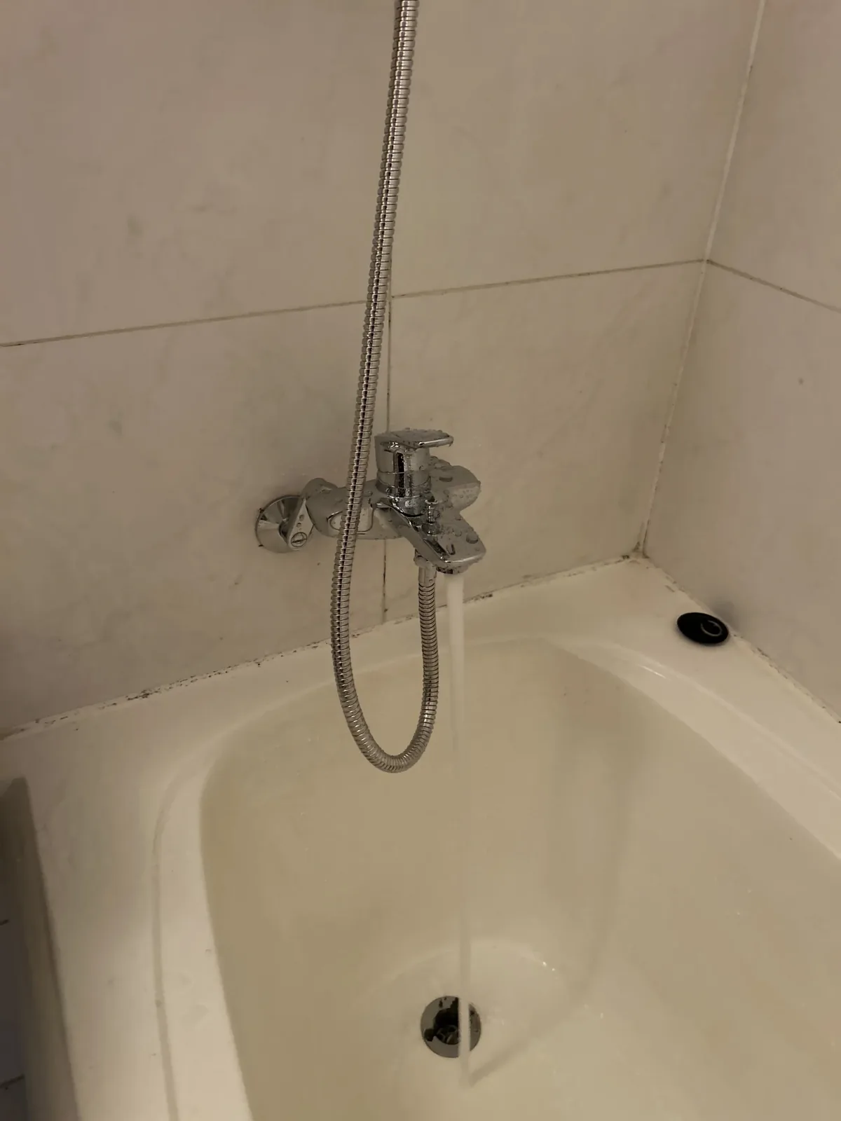화장실수전교체 전 수전 작동 점검 현장